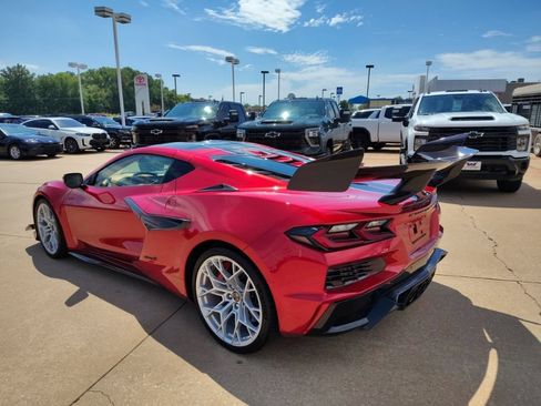 Used 2025 Chevrolet Corvette ZR1 w/ ZR1 Carbon Fiber Aero Package RWD image 5