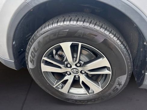 Used 2018 Toyota RAV4 XLE AWD/4WD image 9
