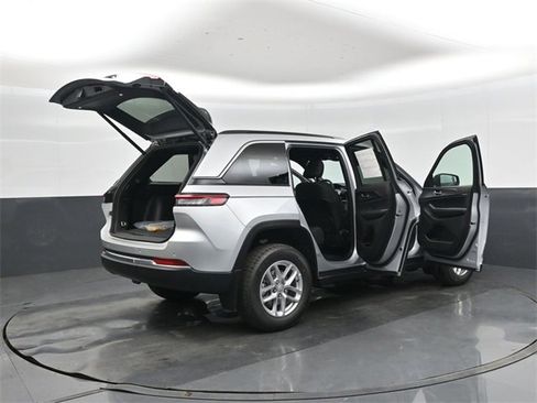 New 2025 Jeep Grand Cherokee Laredo X w/ Luxury Tech Group I image 44