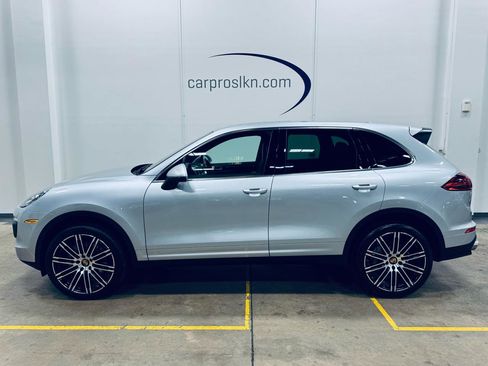 Used 2016 Porsche Cayenne S image 4