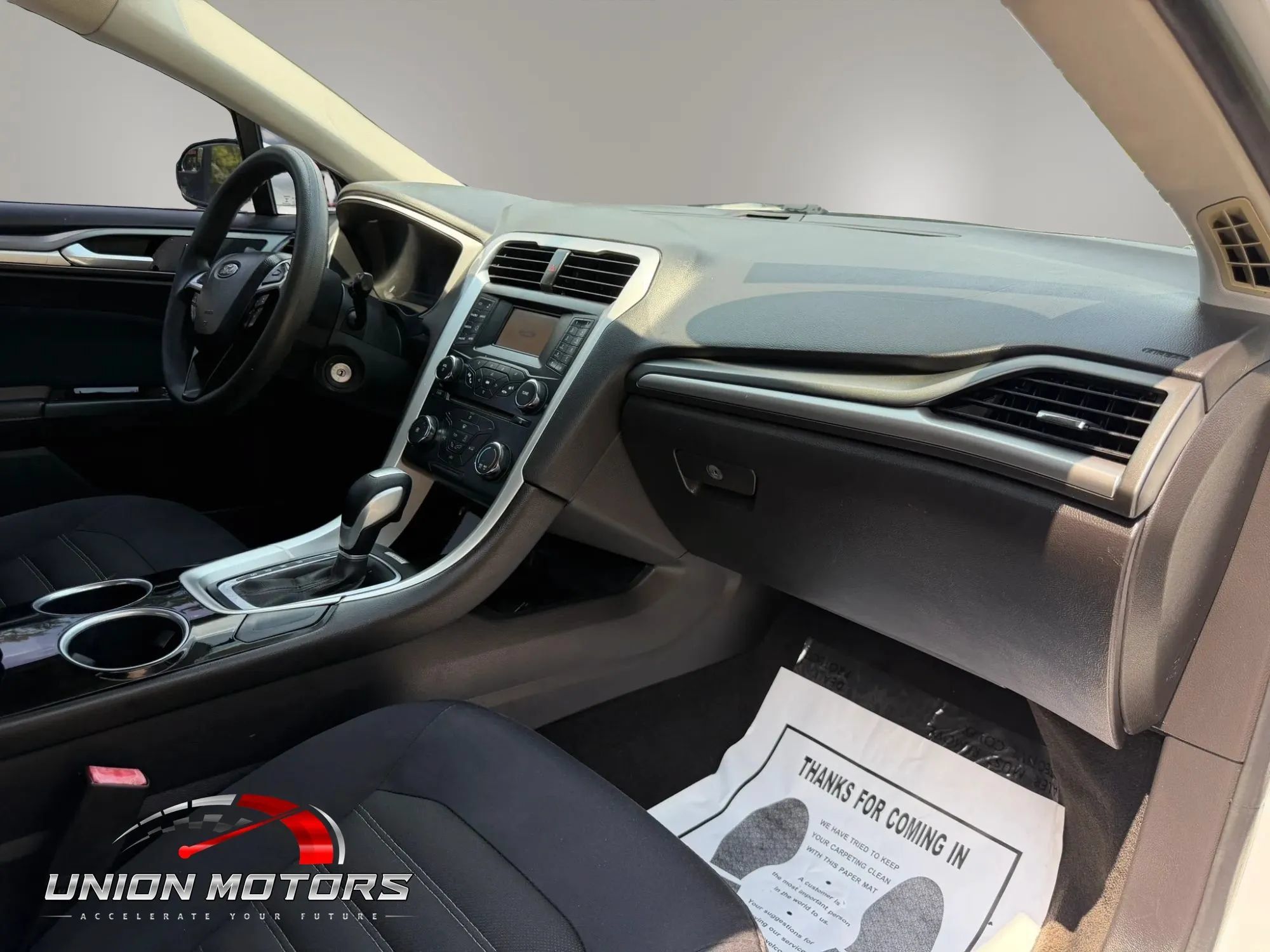 Used 2014 Ford Fusion SE FWD image 16