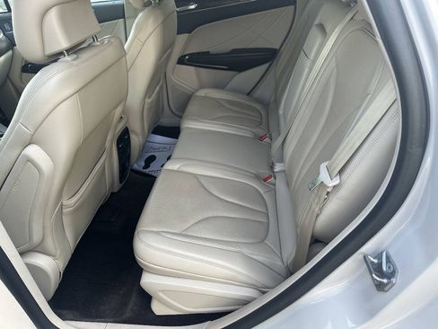 Used 2019 Lincoln MKC Reserve w/ MKC Climate Package AWD/4WD image 12
