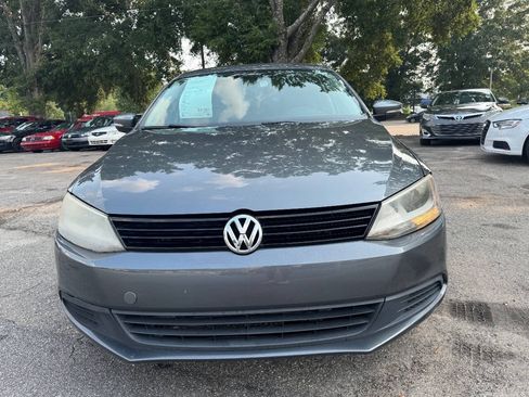 Used 2011 Volkswagen Jetta SE FWD image 2