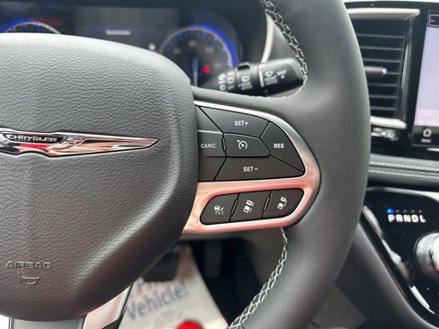 New 2026 Chrysler Pacifica Select image 69