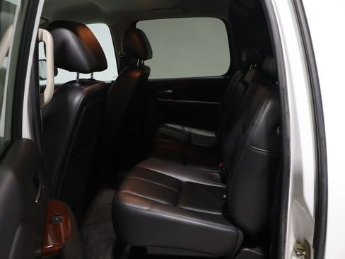 Used 2011 Chevrolet Avalanche LT w/ Luxury Package image 19