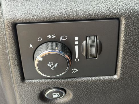 Used 2021 Jeep Grand Cherokee Limited AWD/4WD image 20