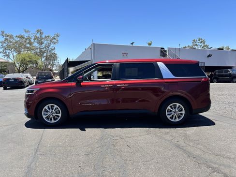 Certified 2024 Kia Carnival LX FWD image 5