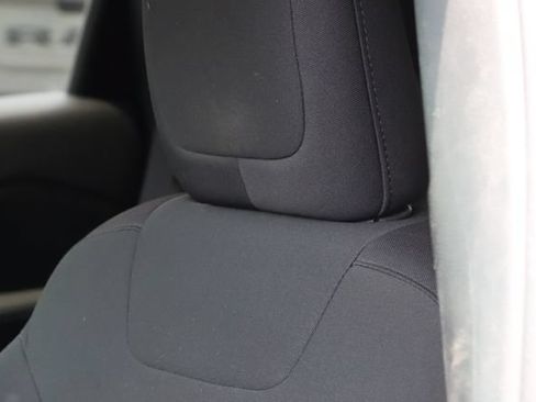 Used 2020 Jeep Cherokee Latitude w/ Cold Weather Group AWD/4WD image 12