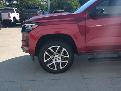 Used 2024 Chevrolet Colorado Z71 w/ Z71 Convenience Package 2 AWD/4WD image 10