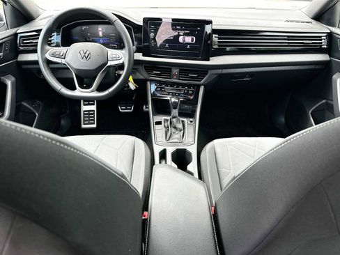 Used 2025 Volkswagen Jetta Sport FWD image 25