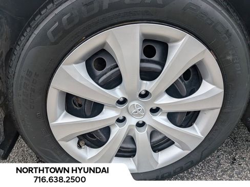 Used 2020 Toyota Corolla LE FWD image 38