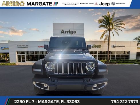 Used 2025 Jeep Wrangler Unlimited Sahara w/ Safety Group AWD/4WD image 3