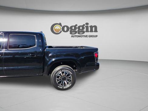 Used 2023 Toyota Tacoma TRD Sport w/ TRD Premium Sport Package AWD/4WD image 31