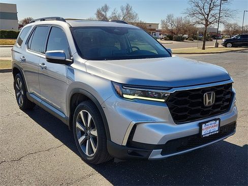 Used 2023 Honda Pilot Touring image 6