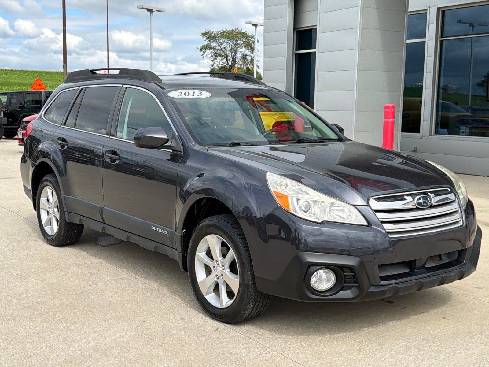 Used 2013 Subaru Outback 2.5i Limited AWD/4WD image 2