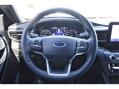 Used 2020 Ford Explorer Limited image 11