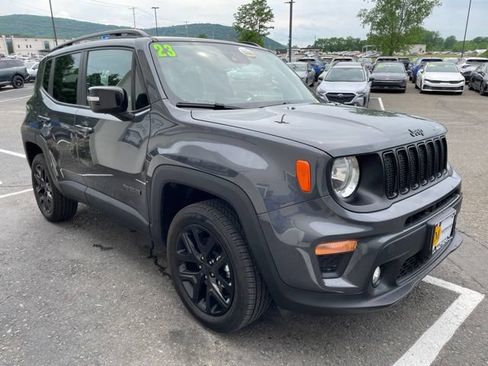 Used 2023 Jeep Renegade Altitude w/ Sun/Sound Group AWD/4WD image 6