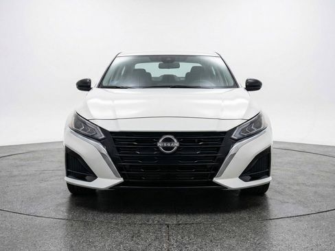 Used 2025 Nissan Altima 2.5 SV image 2