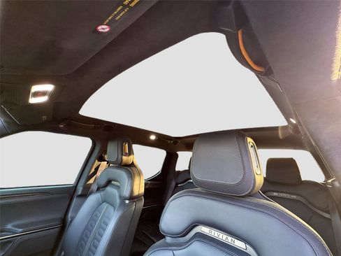 Used 2022 Rivian R1T Launch Edition image 12