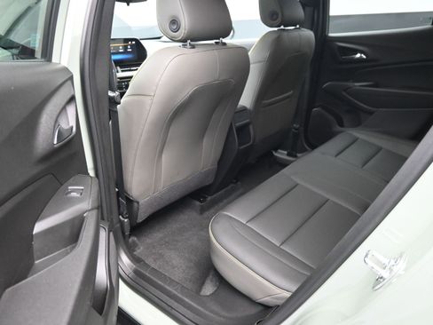 Used 2024 Chevrolet Trax ACTIV w/ Sunroof Package FWD image 22