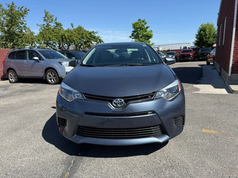 Used 2015 Toyota Corolla LE FWD image 2