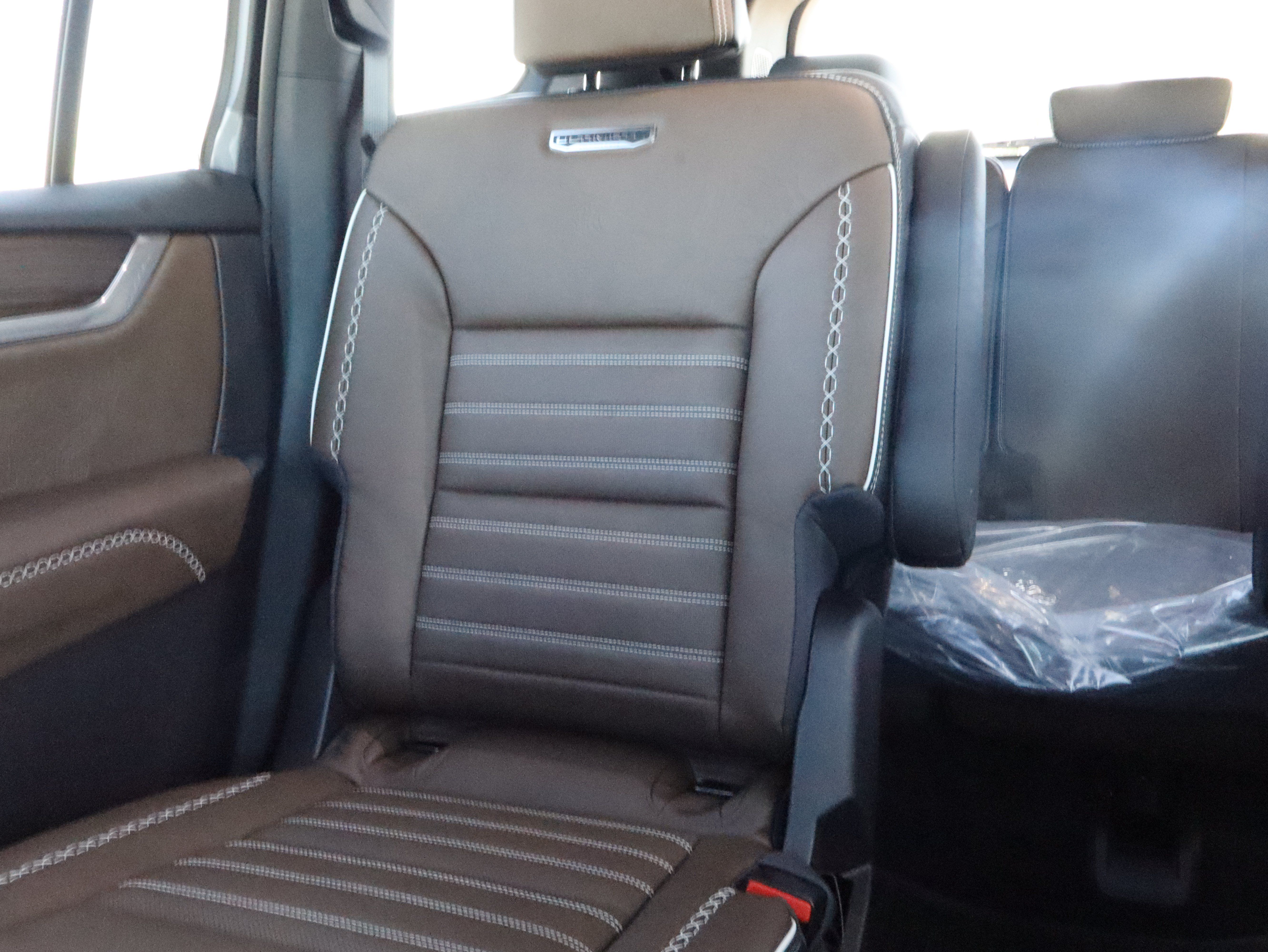 New 2026 GMC Acadia Denali Ultimate w/ LPO, Floor Liner Package AWD/4WD image 10