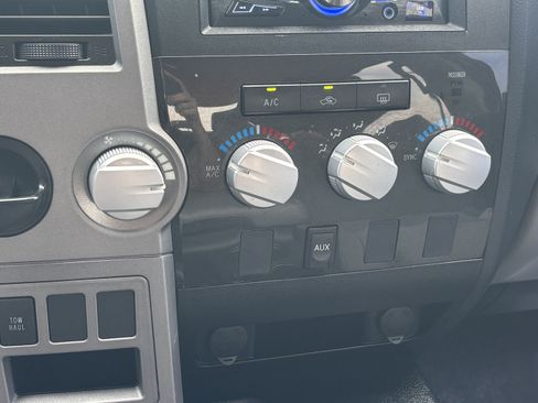 Used 2013 Toyota Tundra 2WD CrewMax w/ Tow Pkg image 10