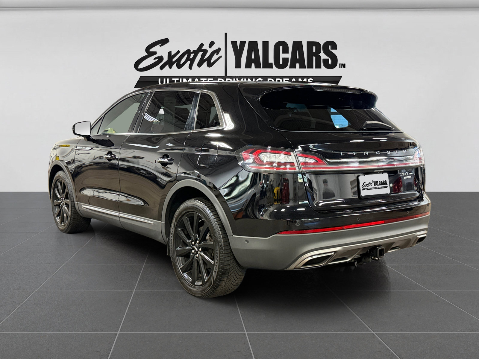 Used 2020 Lincoln Nautilus Reserve w/ Equipment Group 201A AWD/4WD image 3
