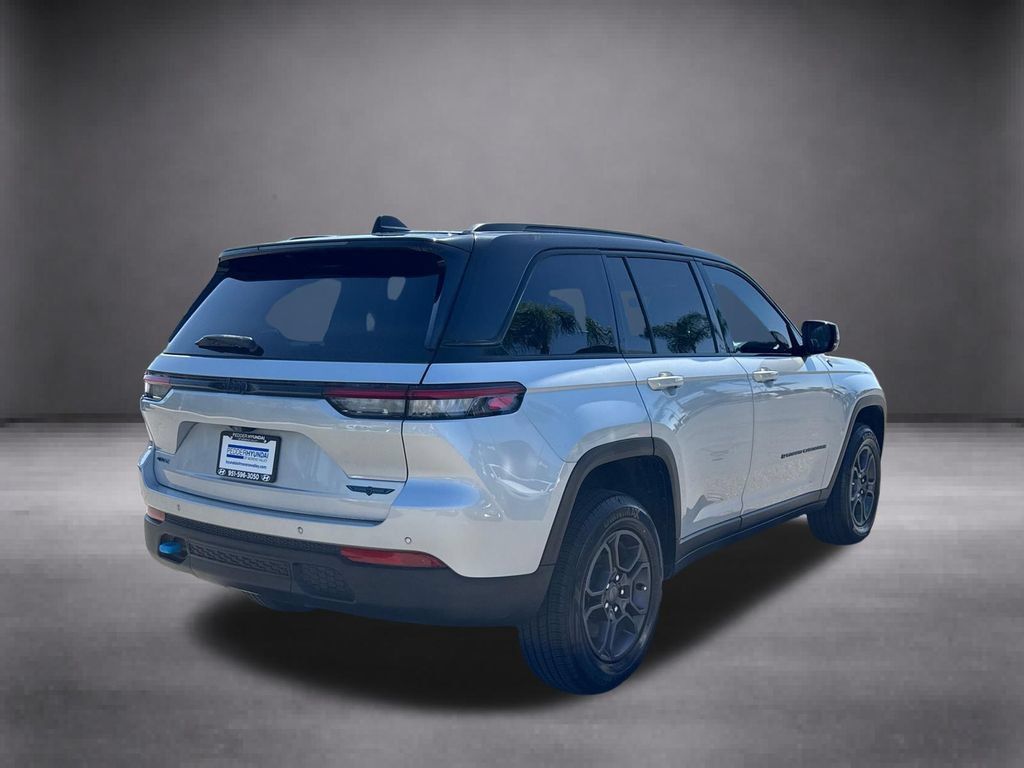 Used 2024 Jeep Grand Cherokee Trailhawk AWD/4WD image 8