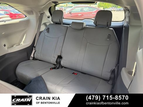 Used 2023 Toyota Sienna Limited FWD image 26