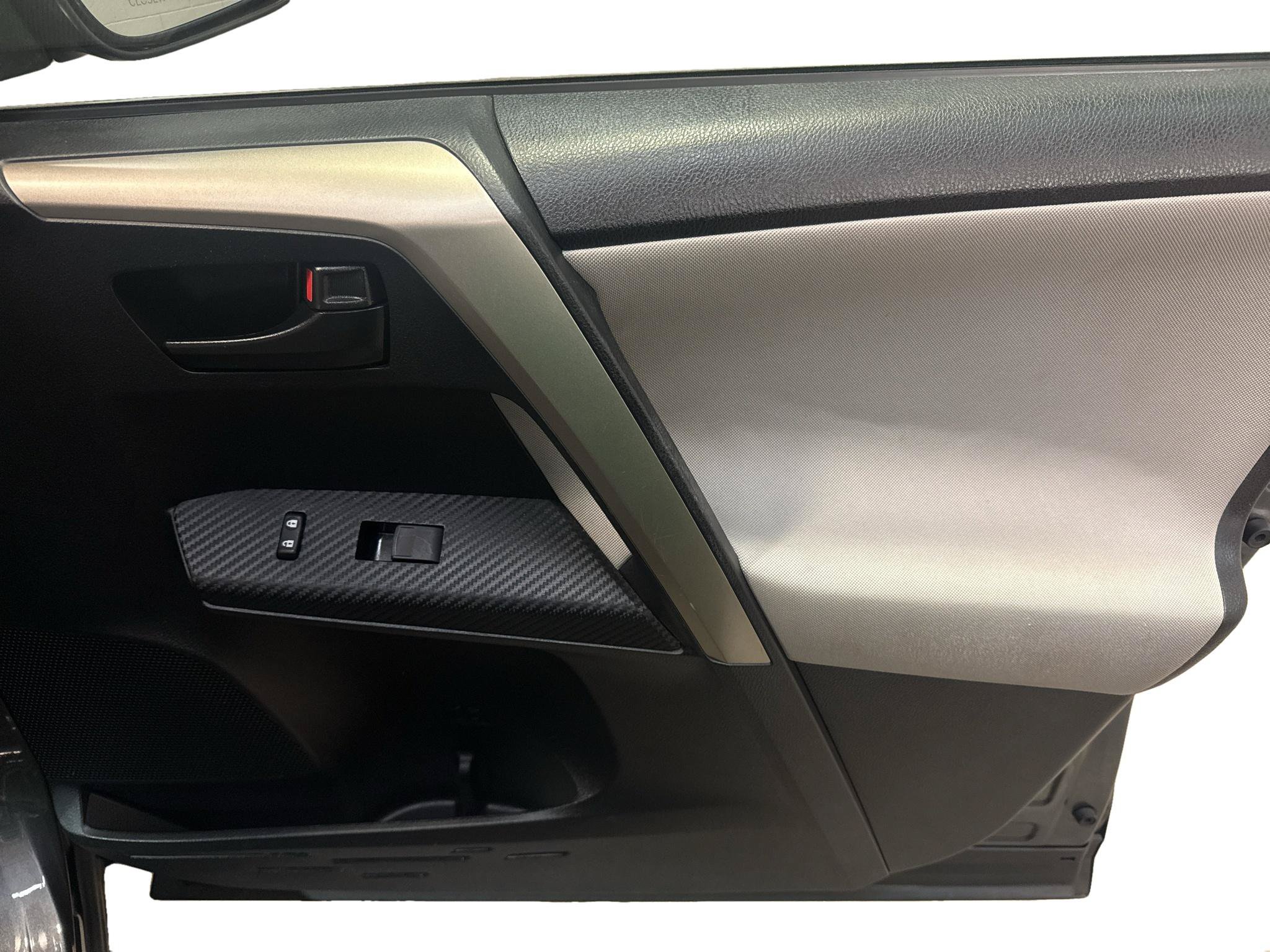 Used 2015 Toyota RAV4 LE AWD/4WD image 14