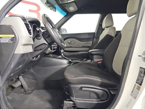 Used 2019 Kia Soul Base image 10