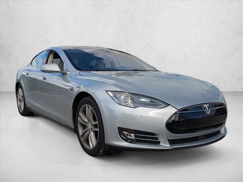 Used 2015 Tesla Model S 85D image 3