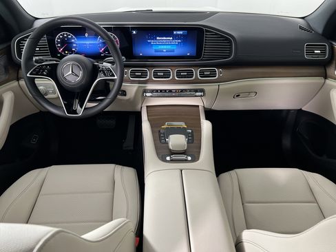 New 2025 Mercedes-Benz GLS 450 4MATIC image 23