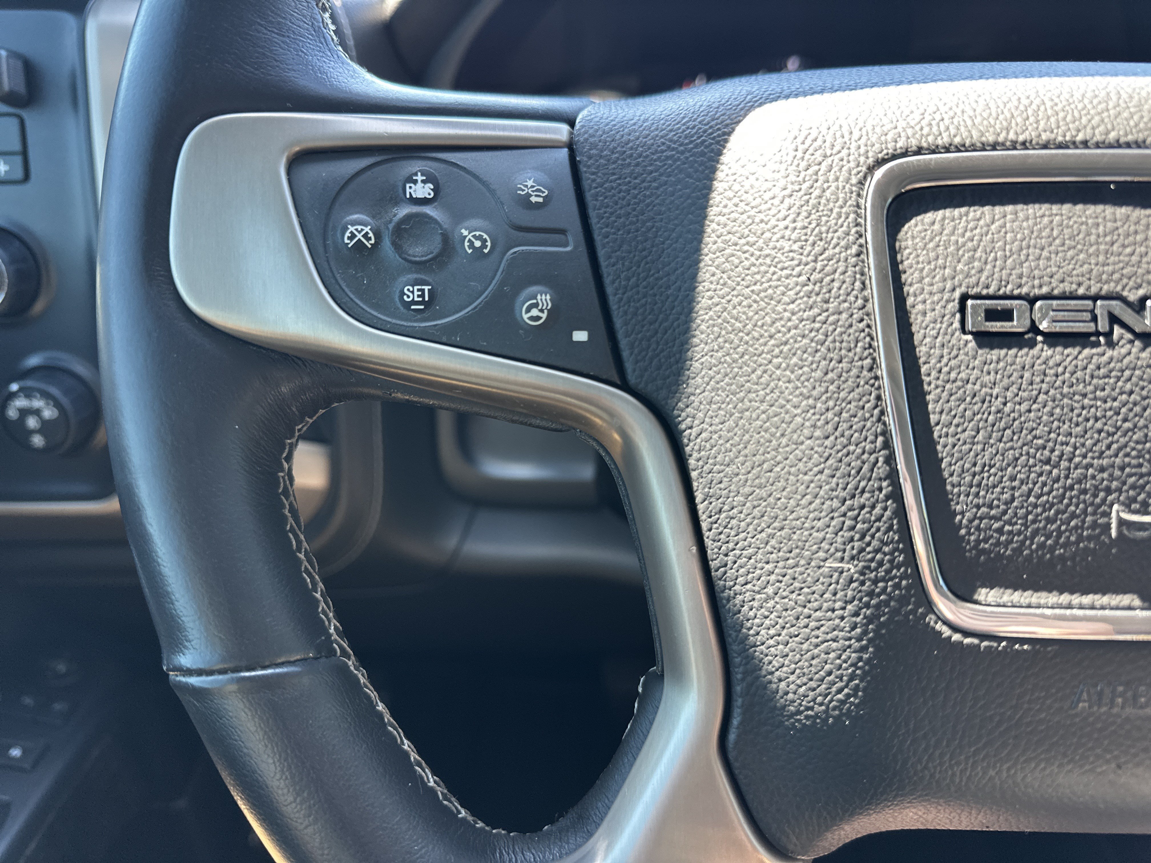Used 2016 GMC Sierra 2500 Denali w/ Duramax Plus Package AWD/4WD image 18
