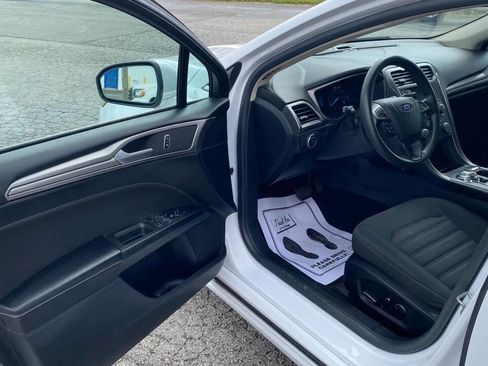 Used 2018 Ford Fusion SE FWD image 9