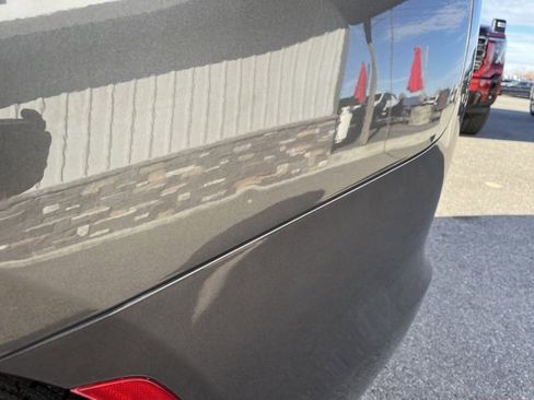 Used 2019 Chrysler Pacifica Touring image 7