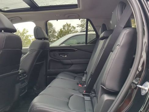 Used 2024 Honda Pilot Touring image 13