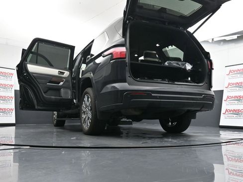 Used 2025 Toyota Sequoia Capstone image 53