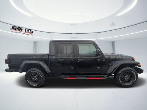 Used 2024 Jeep Gladiator Sport image 2