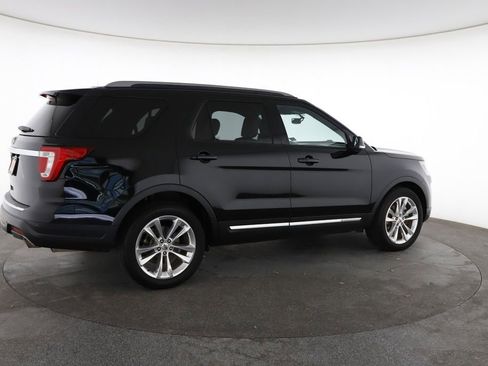 Used 2018 Ford Explorer XLT w/ Equipment Group 202A FWD image 13