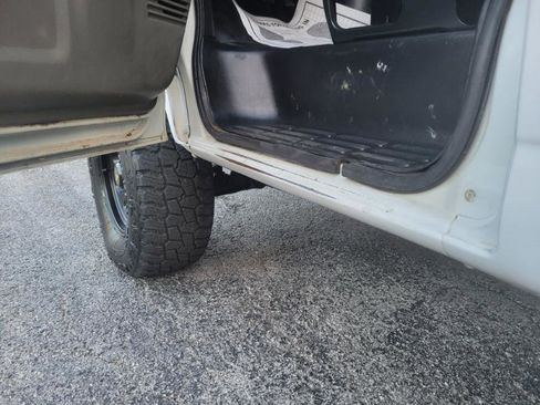 Used 2011 Chevrolet Express 1500 AWD image 21