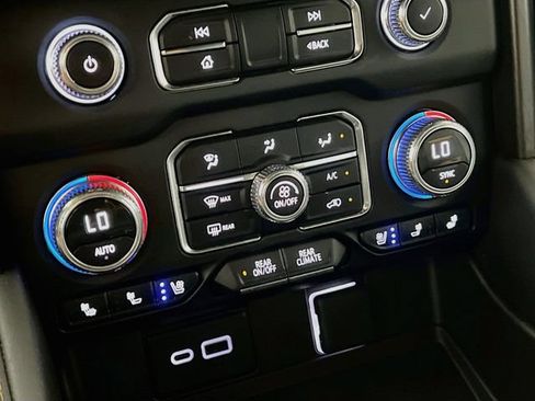 Used 2023 GMC Yukon XL AT4 w/ Technology Package AWD/4WD image 19