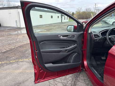 Used 2019 Ford Edge Titanium w/ Equipment Group 301A AWD/4WD image 33