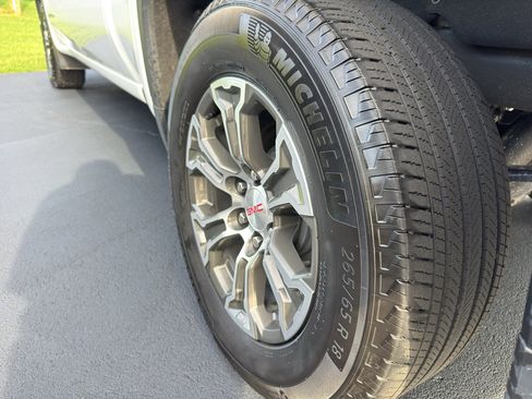 Used 2025 GMC Sierra 1500 SLT AWD/4WD image 10