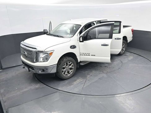 Used 2018 Nissan Titan SV w/ SV Convenience Package image 45