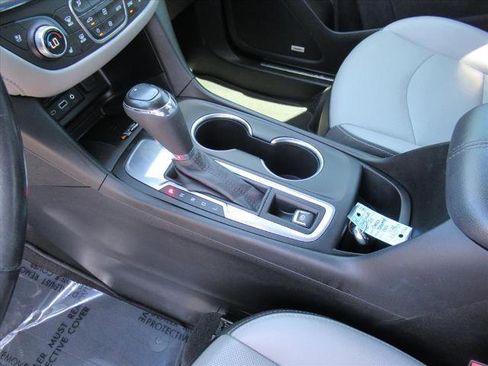 Used 2020 Chevrolet Equinox Premier FWD image 18