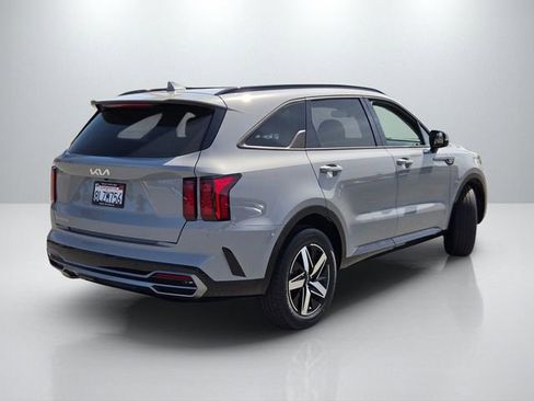 Used 2023 Kia Sorento EX w/ Panoramic Sunroof Package FWD image 4
