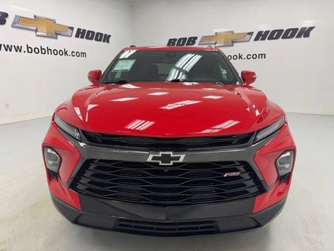Used 2023 Chevrolet Blazer RS w/ Driver Confidence II Package FWD image 2