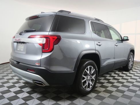 Used 2020 GMC Acadia SLT w/ Driver Alert Package II FWD image 3